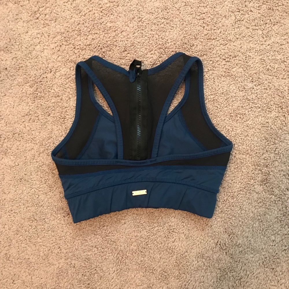 sports bra